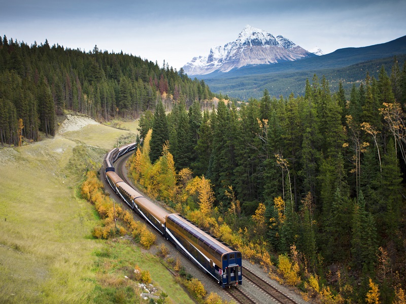 train travelling in canada