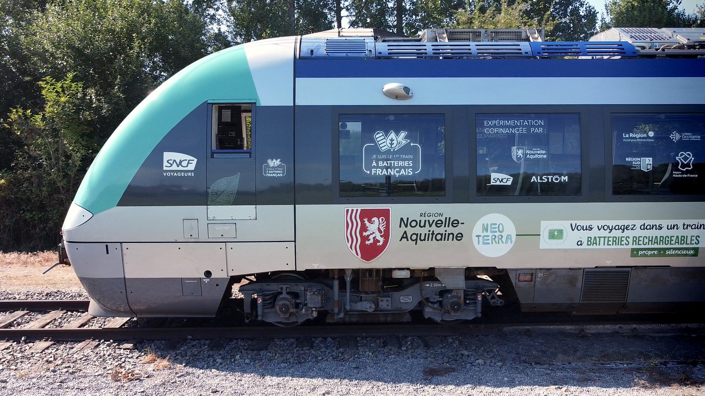 SNCF and Alstom reveal their first retrofitted batterypowered train